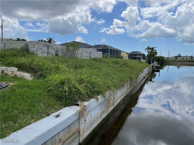 707 SW 35th TER, Cape Coral, FL 33914