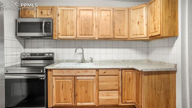 611 W 11th Street, Pueblo, CO 81003