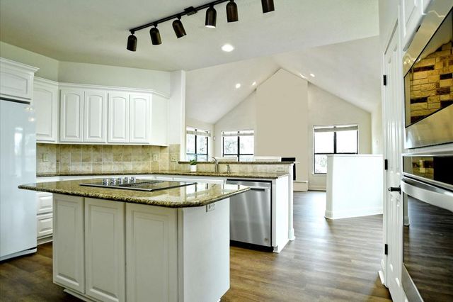 505 Vista View Trail, Spicewood, TX 78669