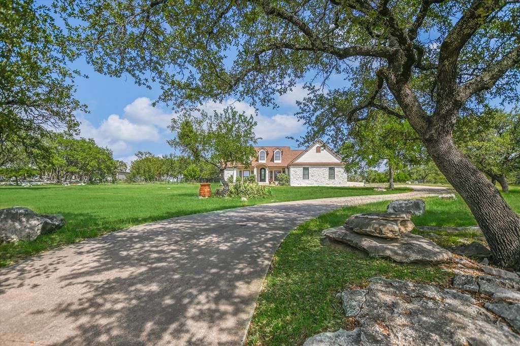 505 Vista View Trail, Spicewood, TX 78669