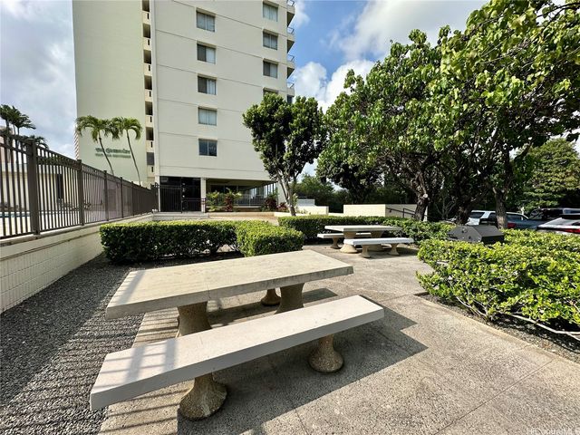 1160 Ala Napunani Street 1104, Honolulu, HI 96818
