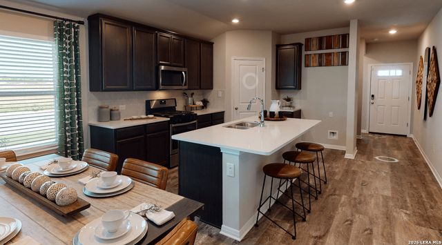 6520 Queen Carol, San Antonio, TX 78239