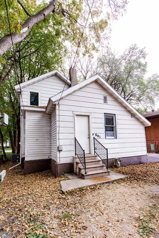 601 10th Street S, Fargo, ND 58103