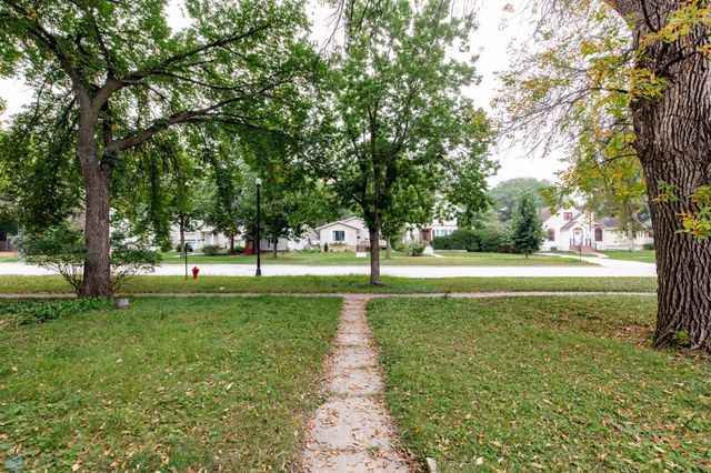 601 10th Street S, Fargo, ND 58103