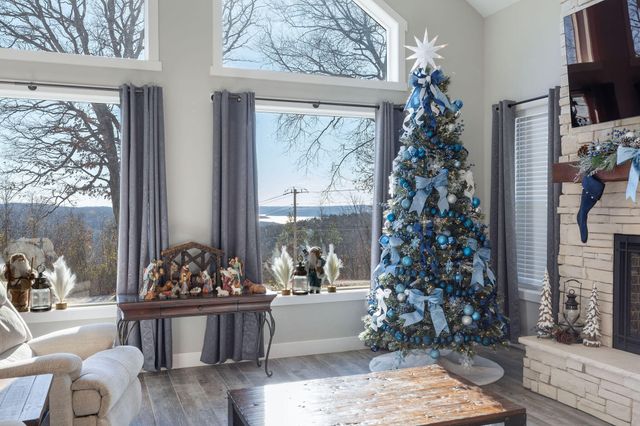 77 Chateau Lane, Branson West, MO 65737