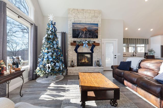 77 Chateau Lane, Branson West, MO 65737