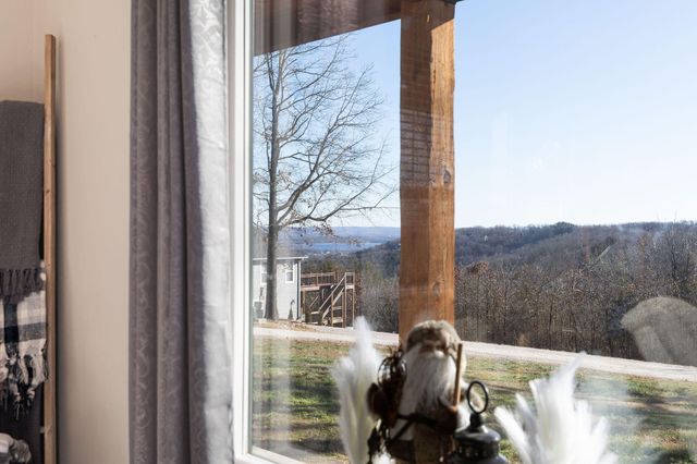 77 Chateau Lane, Branson West, MO 65737