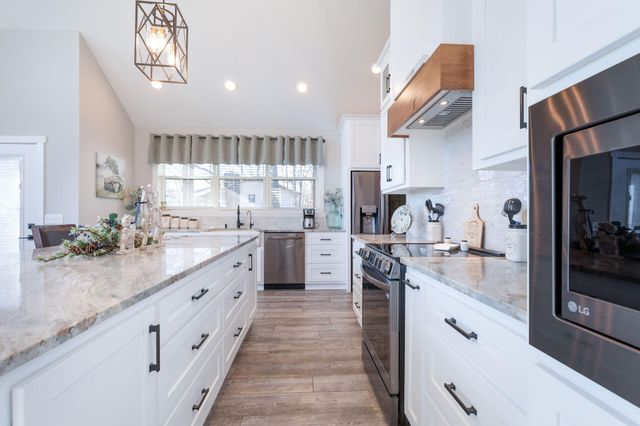 77 Chateau Lane, Branson West, MO 65737