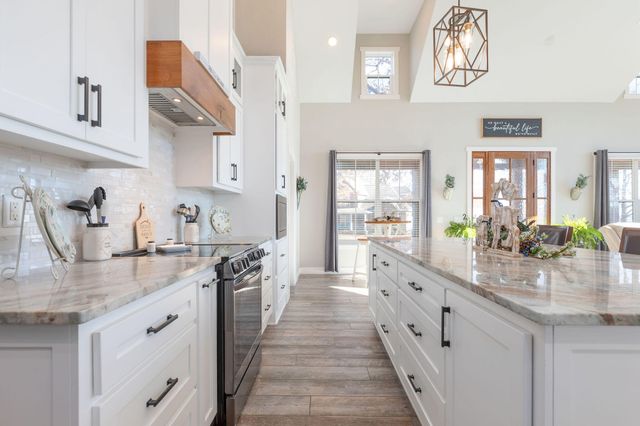 77 Chateau Lane, Branson West, MO 65737