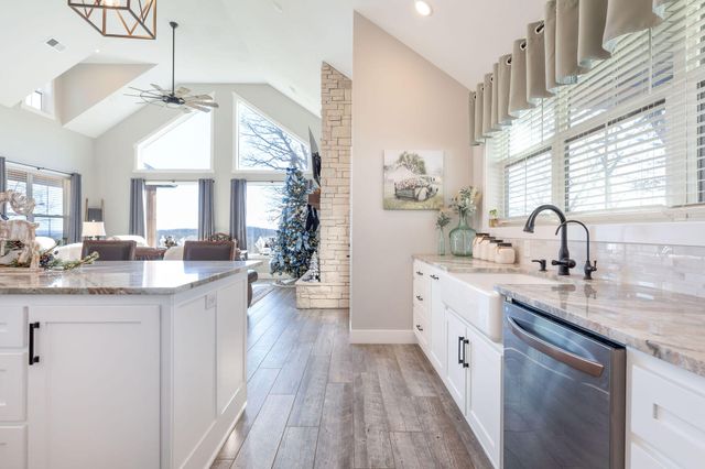 77 Chateau Lane, Branson West, MO 65737