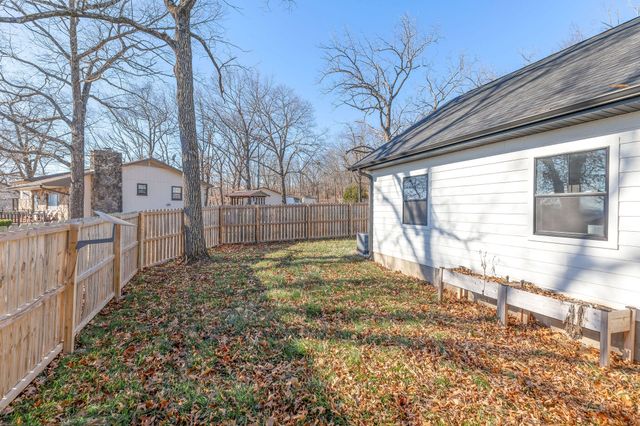 77 Chateau Lane, Branson West, MO 65737