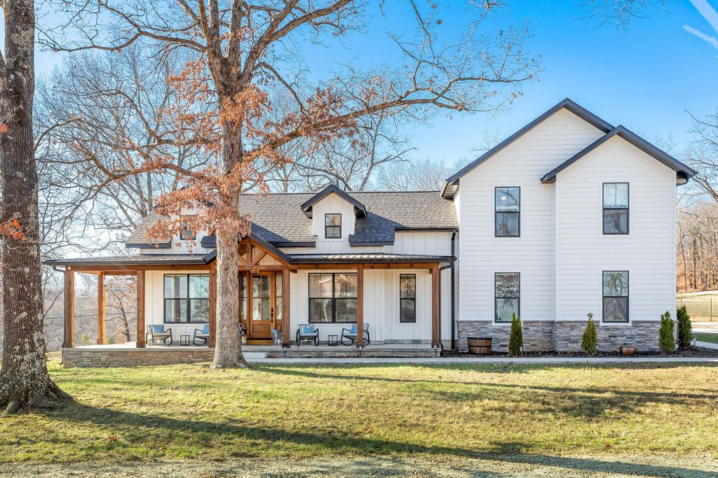 77 Chateau Lane, Branson West, MO 65737