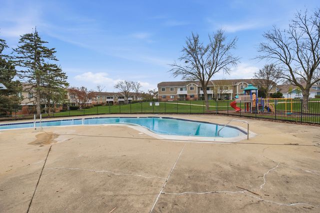 1502 7 Pines Road C2, Schaumburg, IL 60193