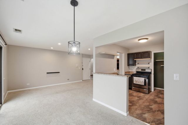 1502 7 Pines Road C2, Schaumburg, IL 60193