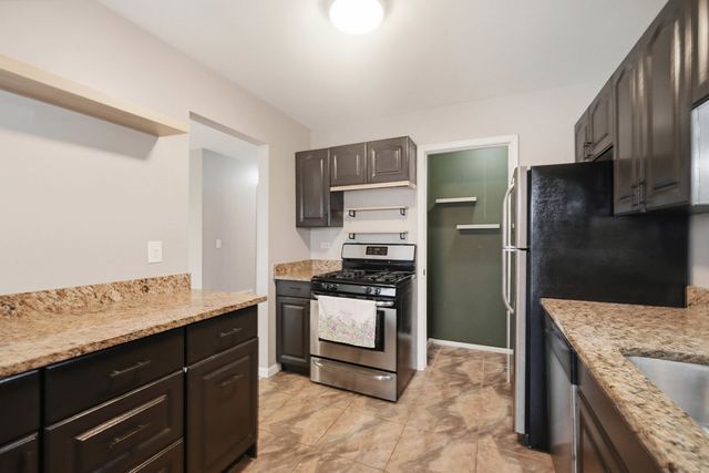 1502 7 Pines Road C2, Schaumburg, IL 60193