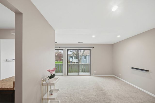 1502 7 Pines Road C2, Schaumburg, IL 60193