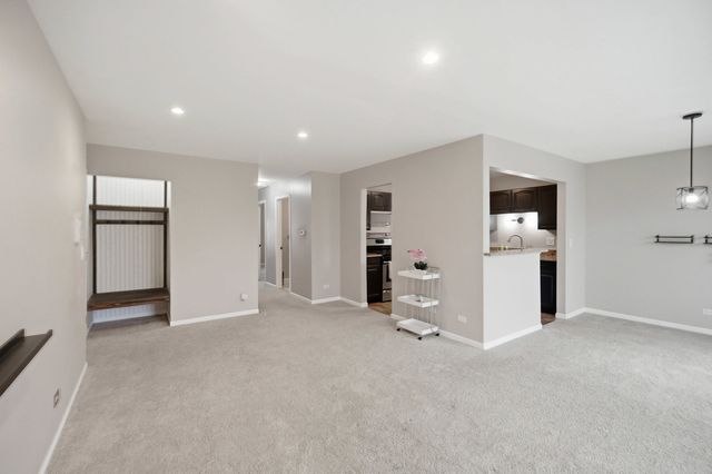 1502 7 Pines Road C2, Schaumburg, IL 60193