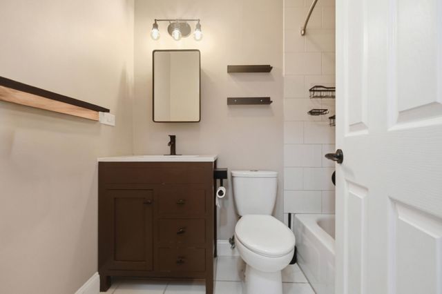 1502 7 Pines Road C2, Schaumburg, IL 60193