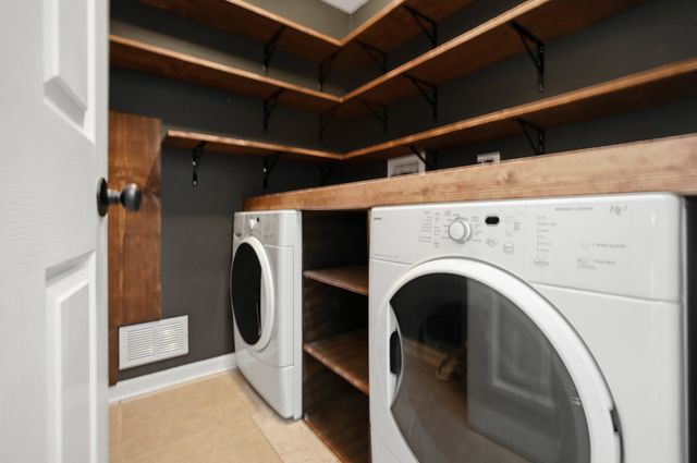 1502 7 Pines Road C2, Schaumburg, IL 60193