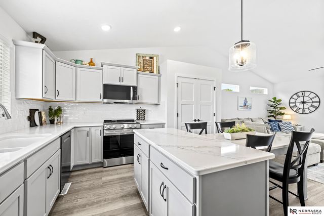 8205 N 174th Avenue, Bennington, NE 68007