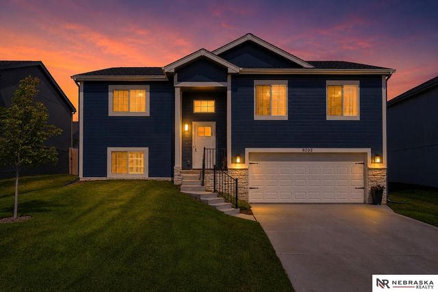 8205 N 174th Avenue, Bennington, NE 68007