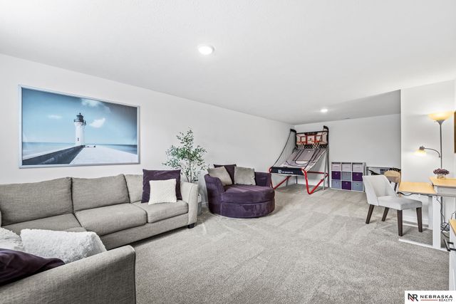8205 N 174th Avenue, Bennington, NE 68007