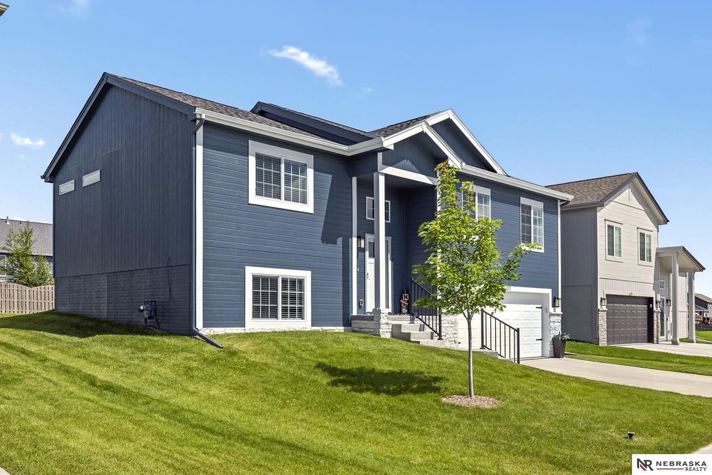 8205 N 174th Avenue, Bennington, NE 68007