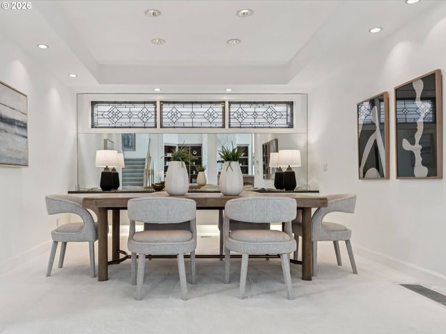 9027 Ne CLIFF St, Portland, OR 97220