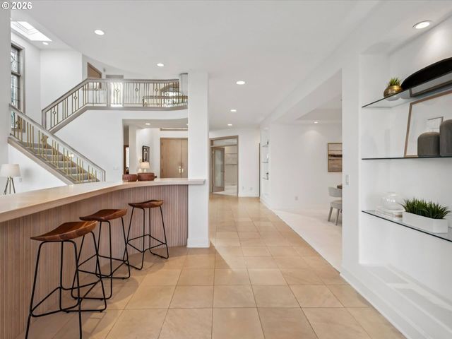 9027 Ne CLIFF St, Portland, OR 97220