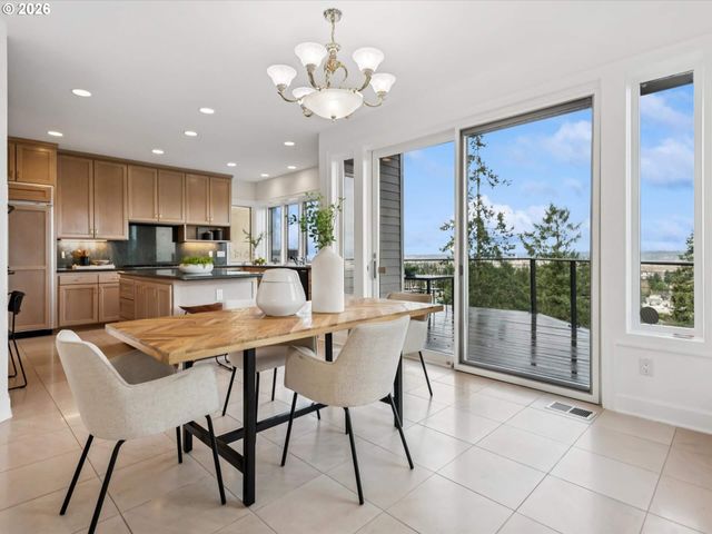 9027 Ne CLIFF St, Portland, OR 97220