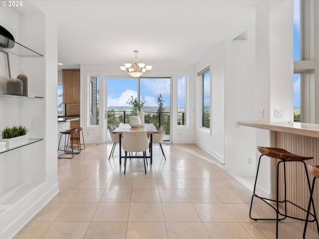 9027 Ne CLIFF St, Portland, OR 97220