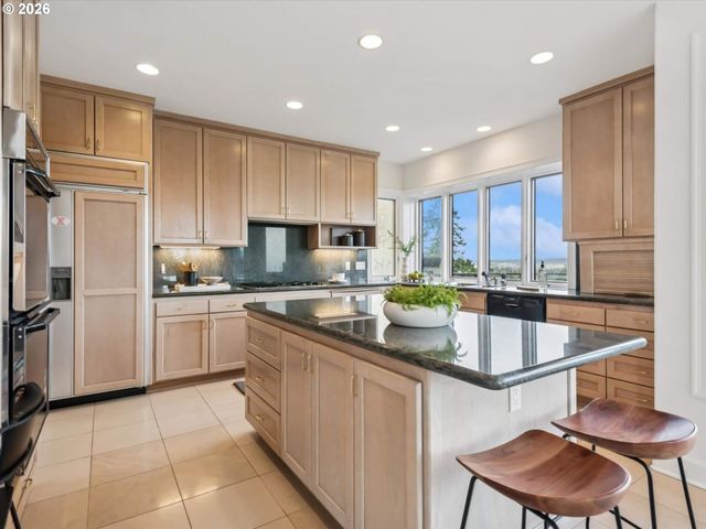 9027 Ne CLIFF St, Portland, OR 97220