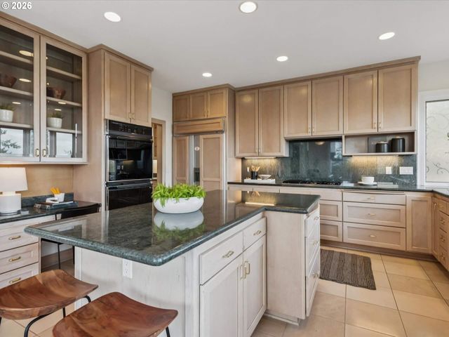 9027 Ne CLIFF St, Portland, OR 97220