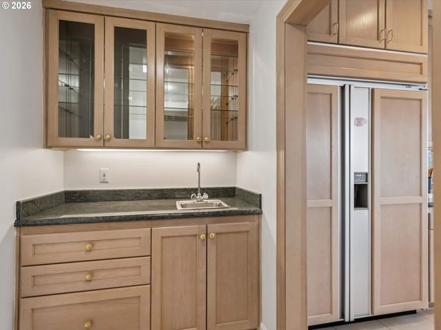 9027 Ne CLIFF St, Portland, OR 97220