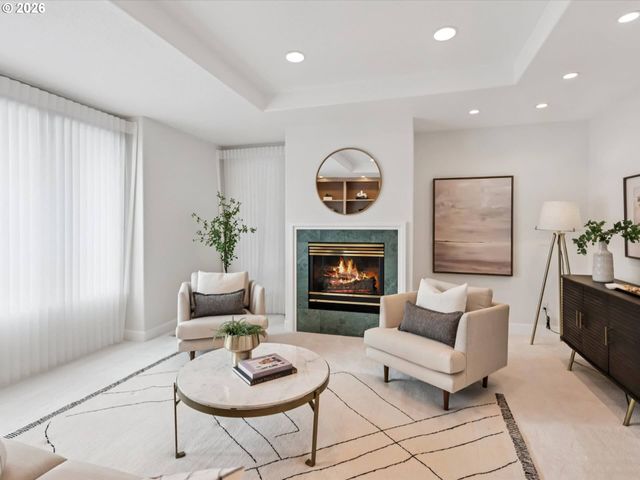 9027 Ne CLIFF St, Portland, OR 97220