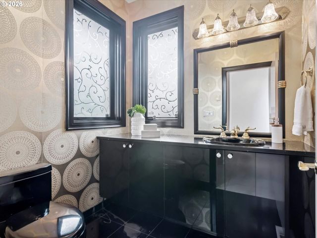 9027 Ne CLIFF St, Portland, OR 97220