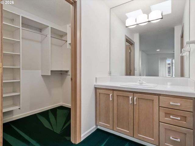 9027 Ne CLIFF St, Portland, OR 97220