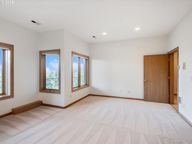 9027 Ne CLIFF St, Portland, OR 97220