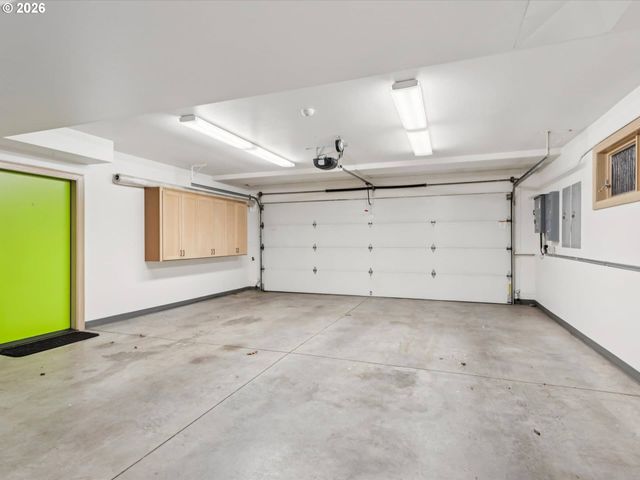 9027 Ne CLIFF St, Portland, OR 97220