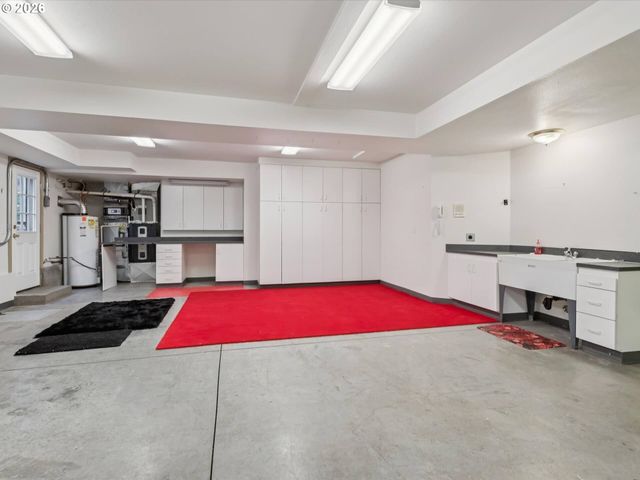 9027 Ne CLIFF St, Portland, OR 97220