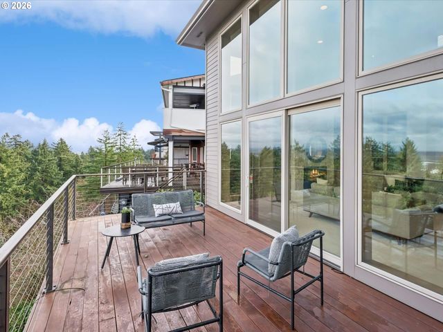 9027 Ne CLIFF St, Portland, OR 97220