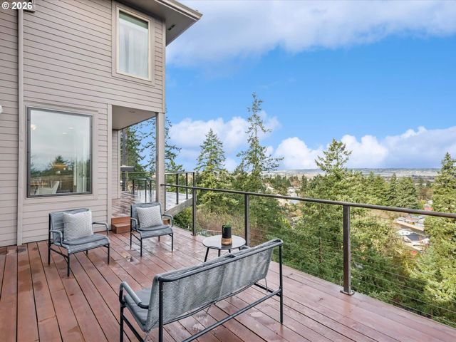 9027 Ne CLIFF St, Portland, OR 97220