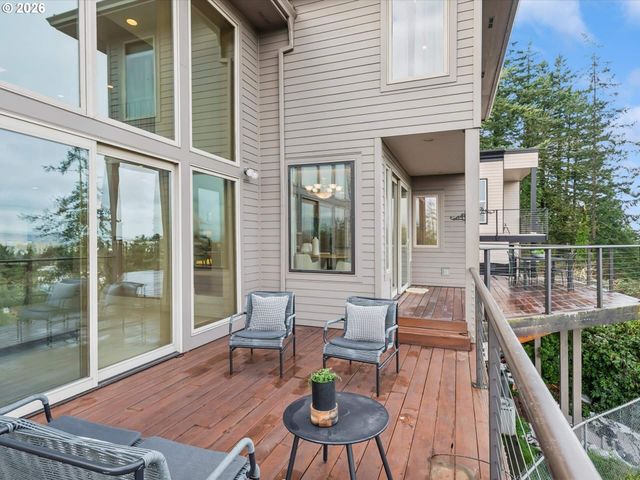 9027 Ne CLIFF St, Portland, OR 97220