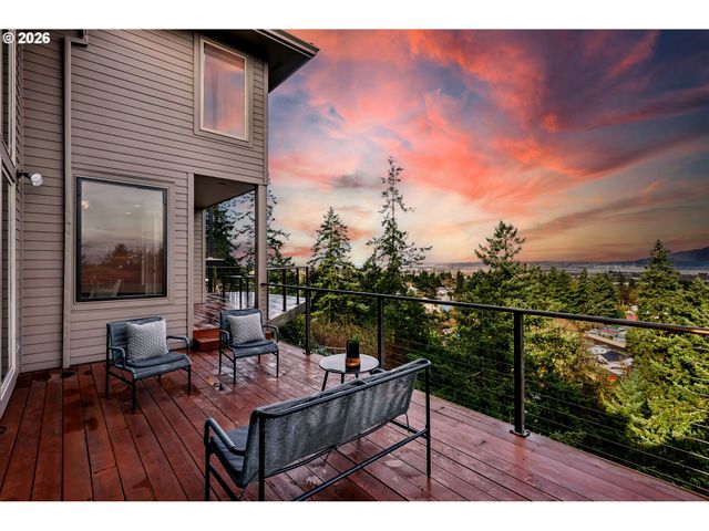 9027 Ne CLIFF St, Portland, OR 97220