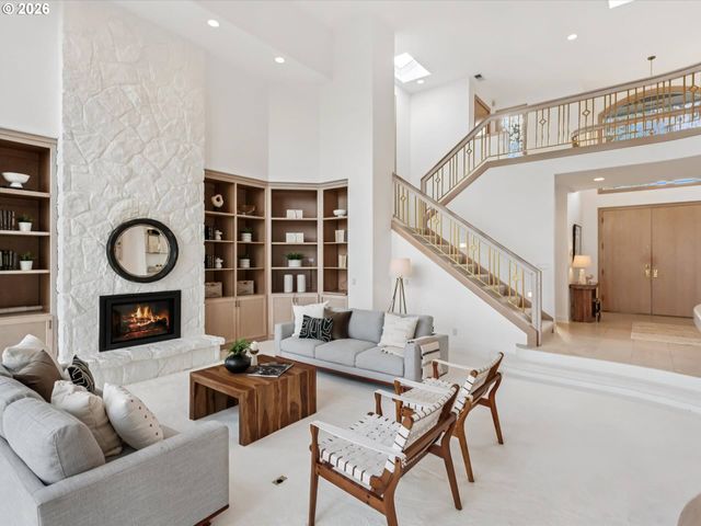 9027 Ne CLIFF St, Portland, OR 97220