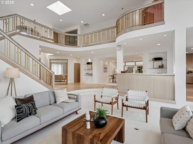 9027 Ne CLIFF St, Portland, OR 97220