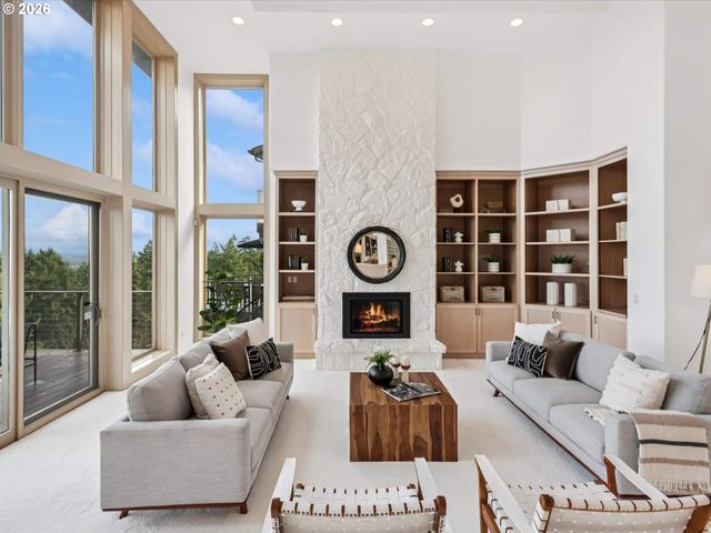 9027 Ne CLIFF St, Portland, OR 97220