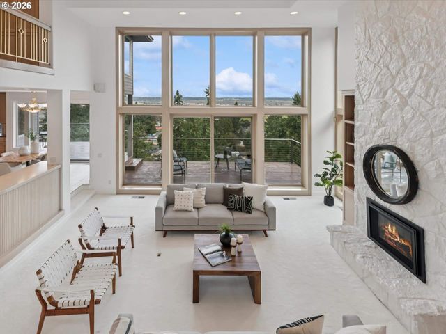 9027 Ne CLIFF St, Portland, OR 97220