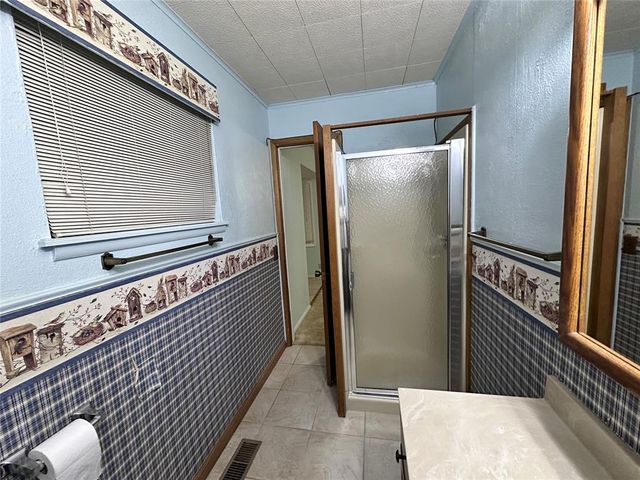 1909 E Davis Street, Weatherford, OK 73096