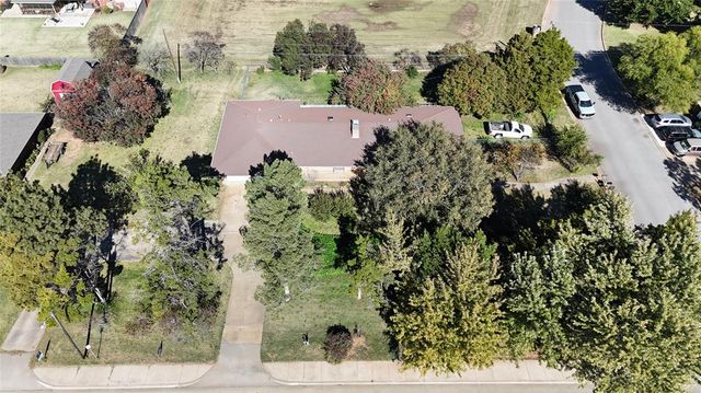 1909 E Davis Street, Weatherford, OK 73096